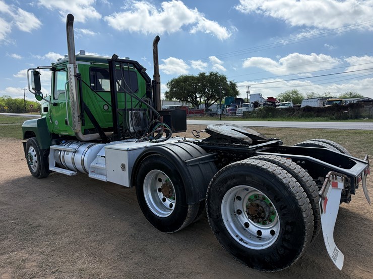 2019-mack-pinnacle-image-7