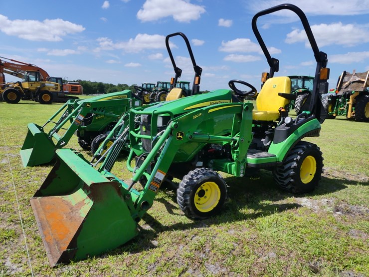 2022-john-deere-1025r-image-2