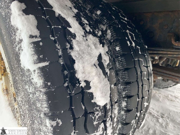 2010-isuzu-nqr-image-34