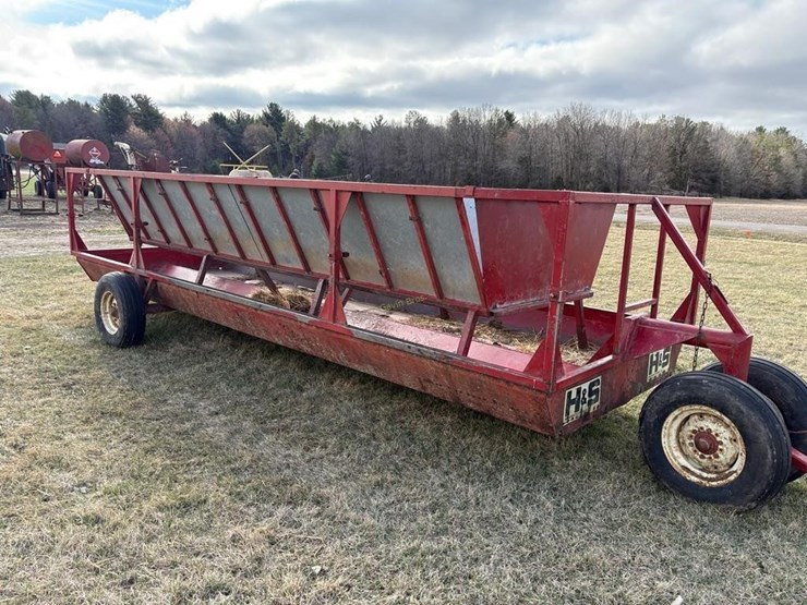 h&s-20'-tricycle-front-feeder-wagon-image-3