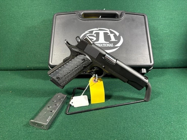 rock-island-armory-45-acp-pistol-image-1