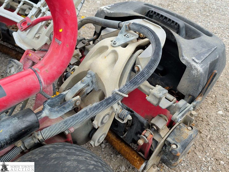 2013-toro-groundsmaster-3320-image-19