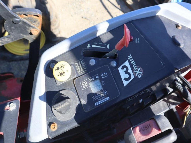 exmark-lazer-z-zero-turn-mower-image-12