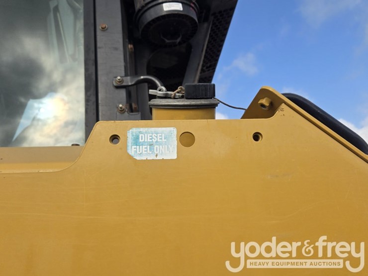 2019-caterpillar-d6-lgp-image-47