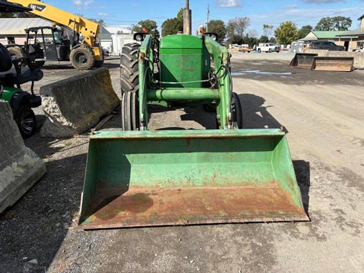 john-deere-2440-image-22