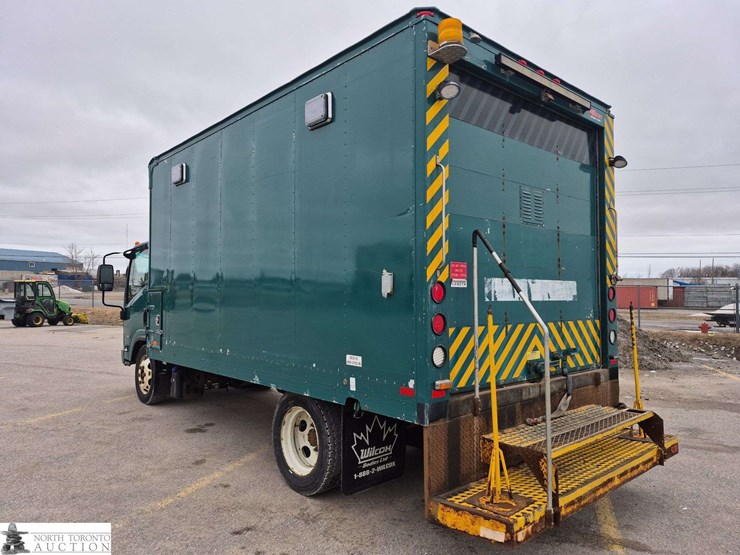 2016-isuzu-nqr-image-7