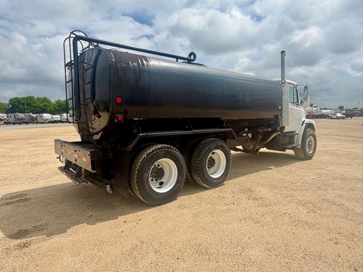 2000-freightliner-fl80-image-5