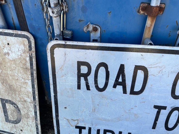 #3928-•-(2)-metal-retired-road-signs-image-4