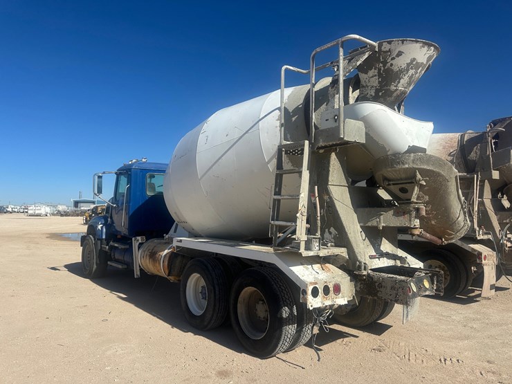 2005-mack-cv713-mixer-truck-image-9