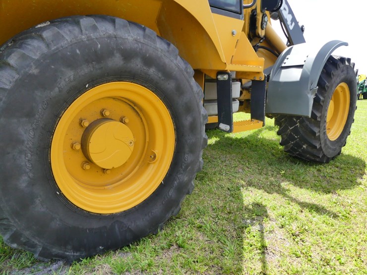 2014-deere-324j-image-6