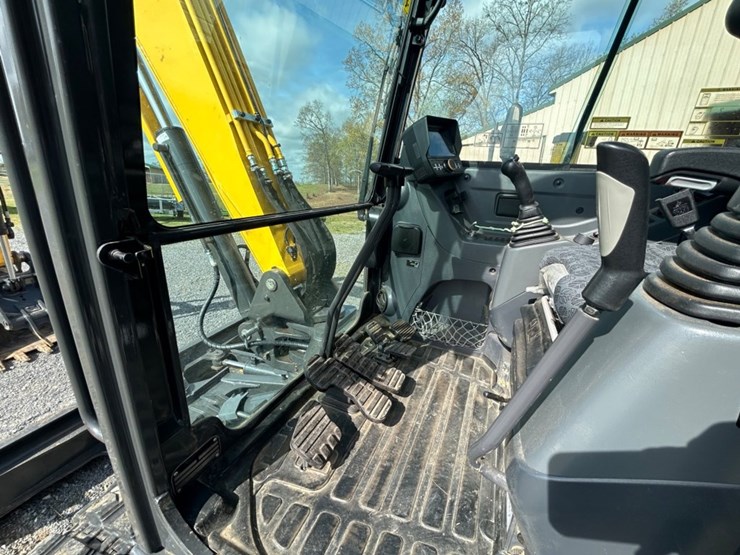 2024-new-holland-e57c-image-24