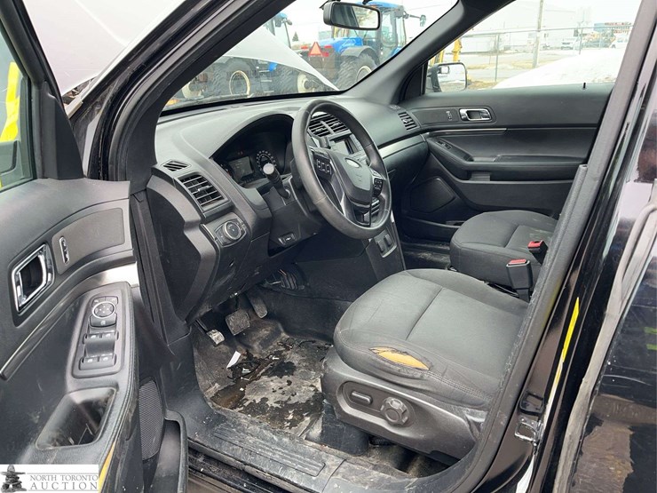 2017-ford-explorer-image-11