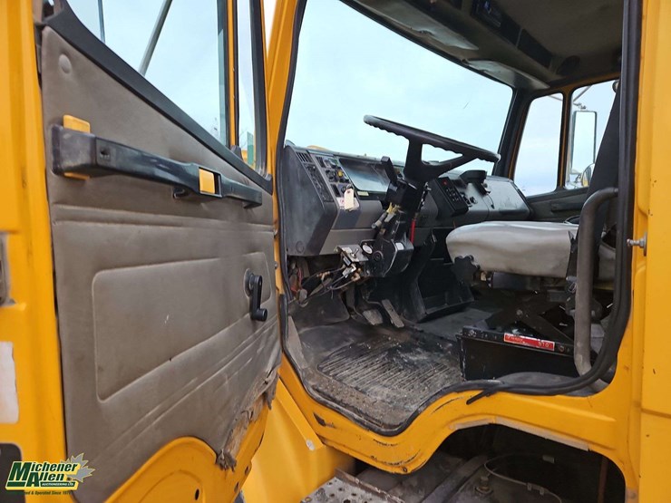 2004-freightliner-fl80-image-20