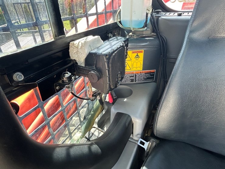 2013-kubota-svl90-image-23