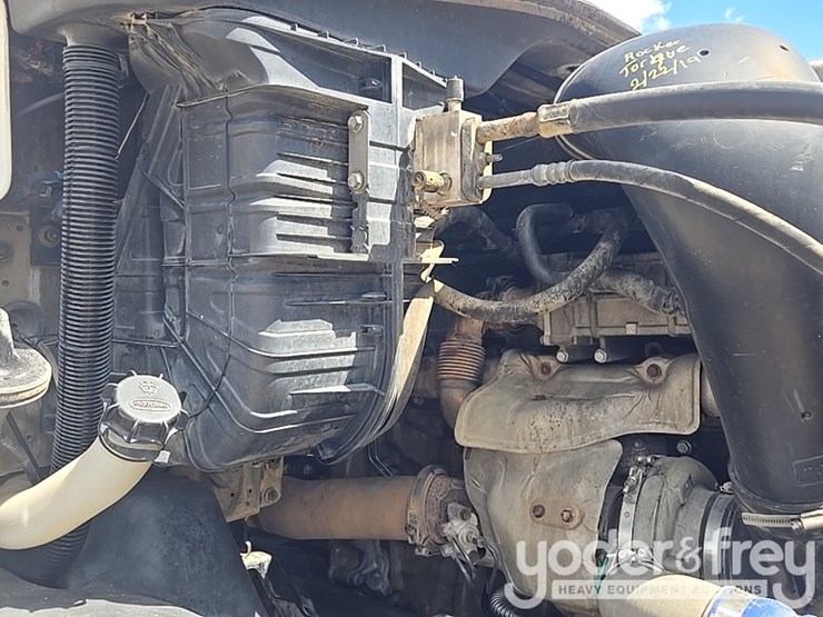 2011-freightliner-cascadia-125-image-56