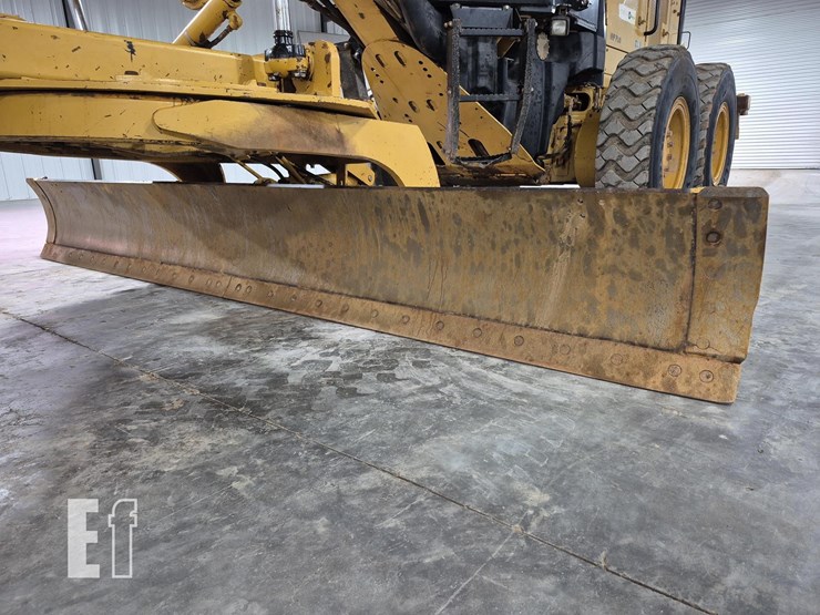 2009-caterpillar-120m-image-9