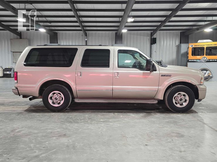 2005-ford-excursion-image-6