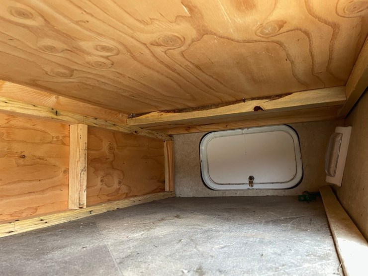 #201-•-2014-palomino-puma-253-fbs-27'-fifth-wheel-camper-(has-wi-title)-image-29