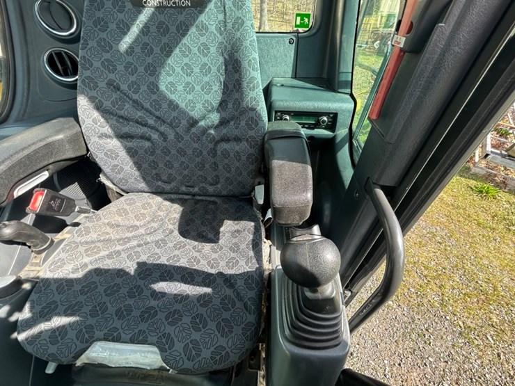 2024-new-holland-e57c-image-28