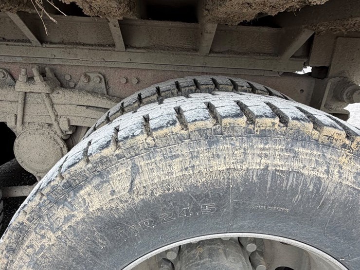 #31720-•-1999-volvo-tri-axle-dump-truck-image-27