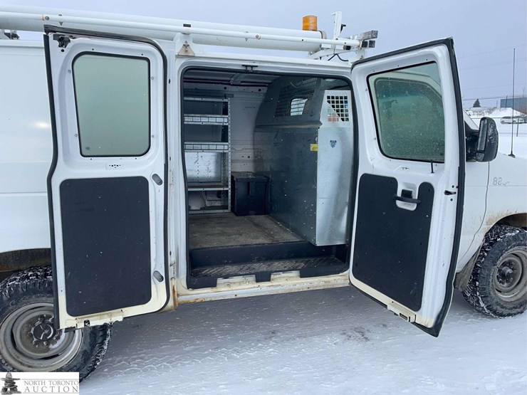 2009-ford-cargo-image-29