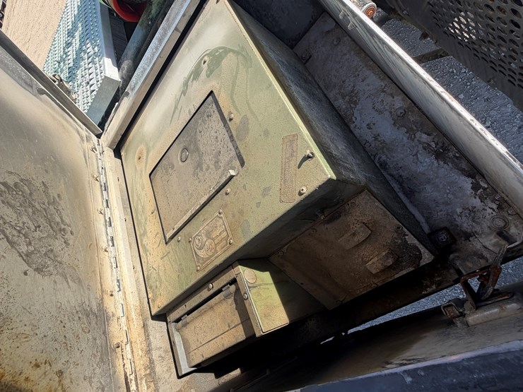 2021-peterbilt-367-image-10