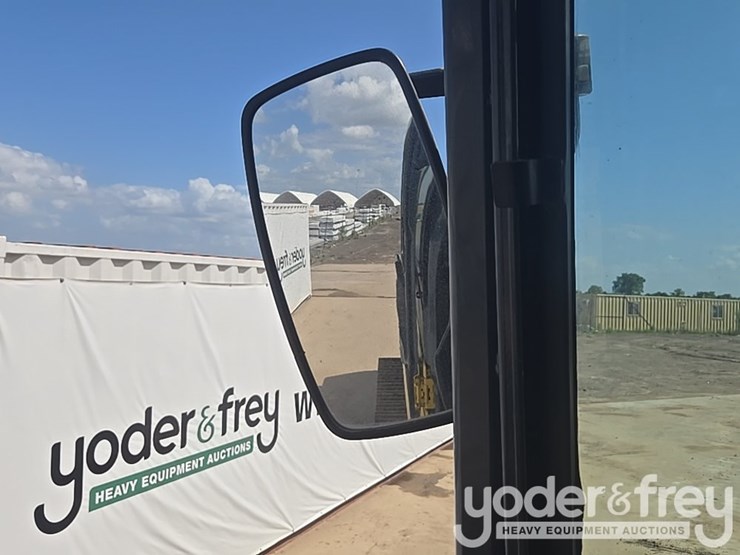 2015-komatsu-pc490-lc-11-image-140