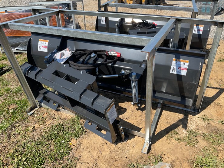 #61-•-unused-wolverine-84in-skid-steer-dozer-blade-image-2