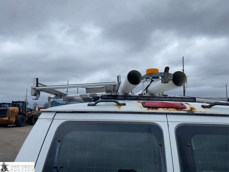 2011-ford-cargo-image-33