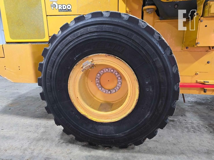 2017-deere-644k-image-28