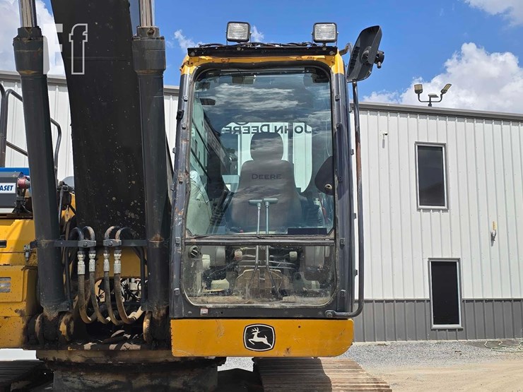 2018-deere-250g-lc-image-13