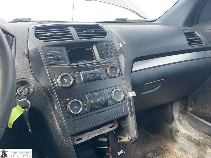 2019-ford-explorer-image-13