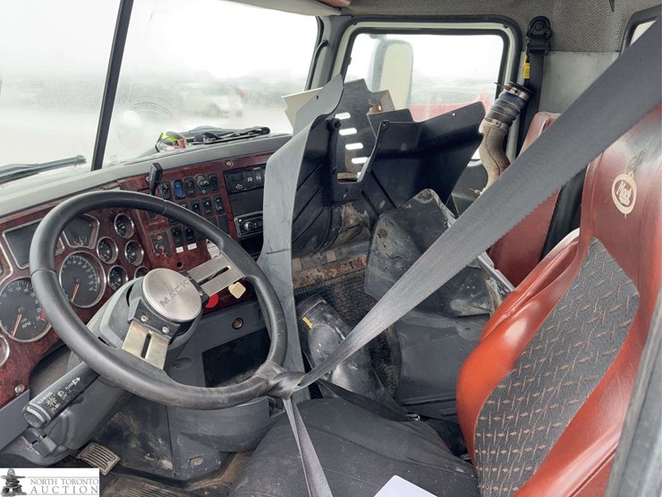 non-operable-2014-mack-pinnacle-t/a-day-cab-tractor-image-12