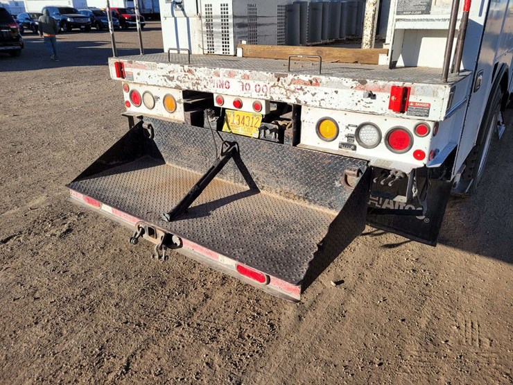 2014-freightliner-m2-106-image-12