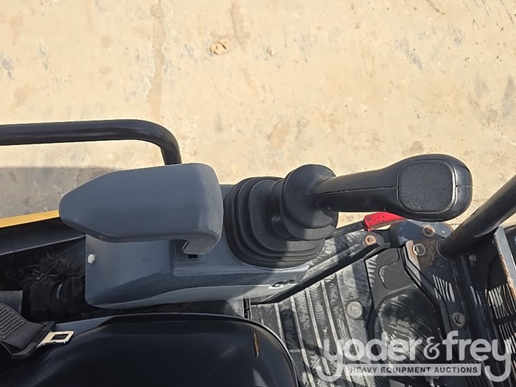 2022-deere-26g-image-61