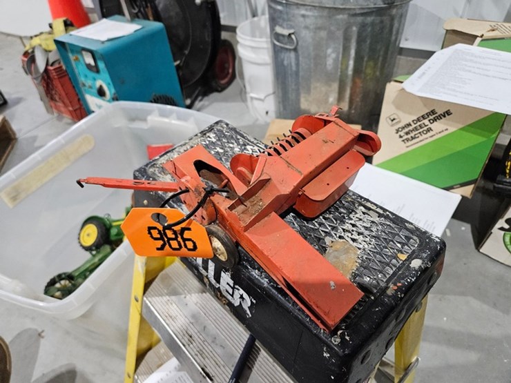 #986-•-tru-scale-1/16-metal-toy-square-baler-image-4