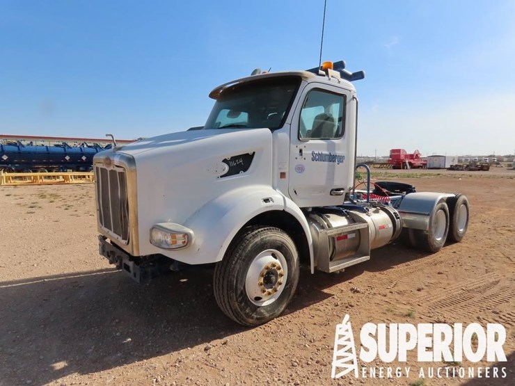 2018-peterbilt-567-image-1