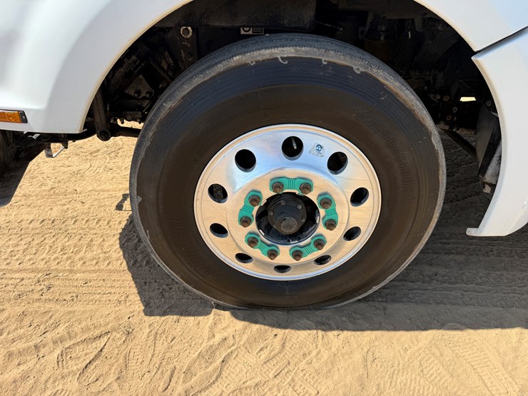 2016-kenworth-t880-image-11