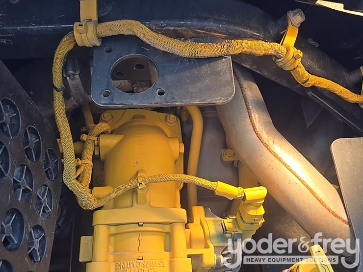 2022-deere-260e-image-96