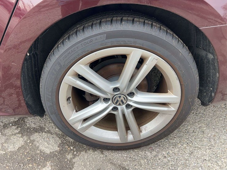 2014-volkswagen-passat-tdi-image-25