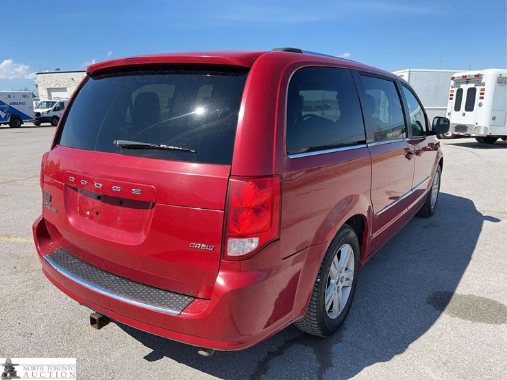 2012-dodge-grand-caravan-crew-image-5