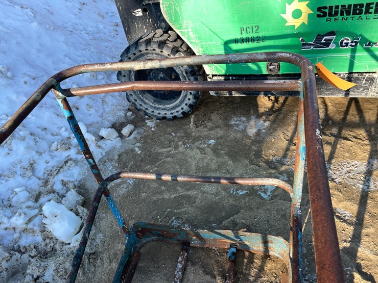 #3943-•-used-man-lift-basket-image-11