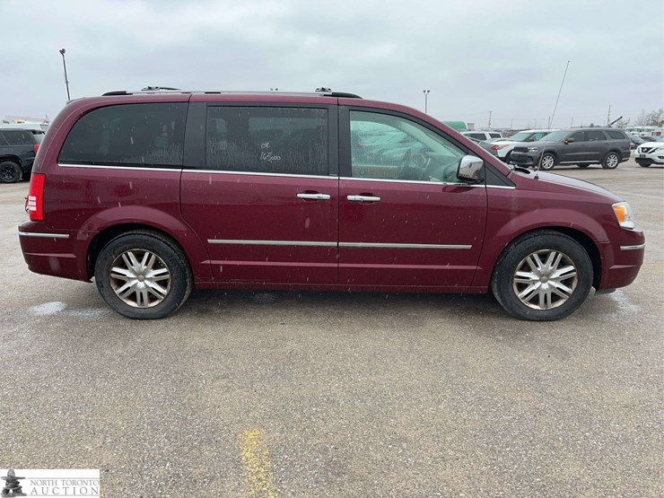 2008-chrysler-town-&-country-image-4