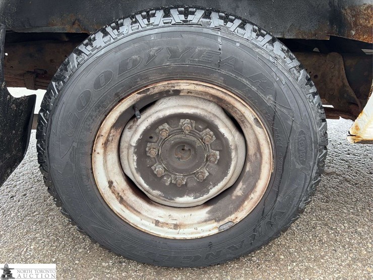 2011-ford-cargo-image-39