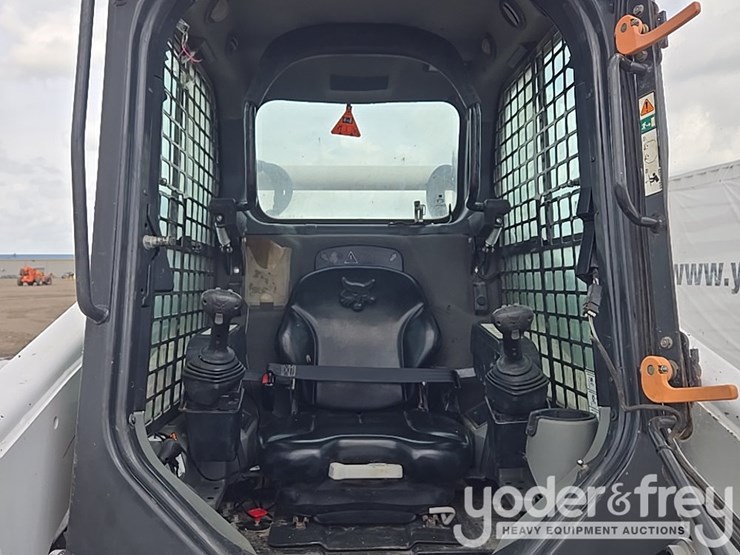 2021-bobcat-t740-image-79