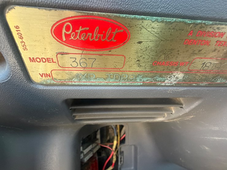 2009-peterbilt-367-image-56
