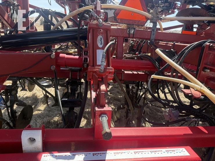 2011-case-ih-3430-image-47