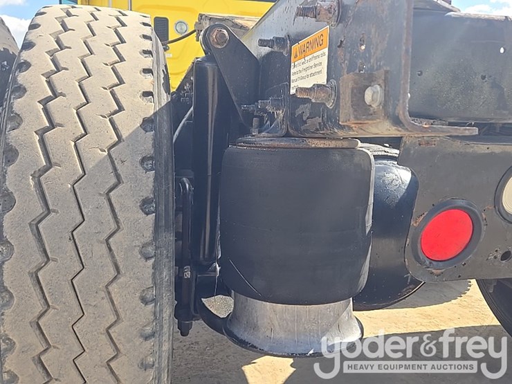 2014-freightliner-cascadia-113-image-26