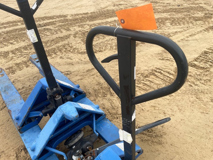 #3919-•-(3)-lift-rite-5,500-lbs.-pallet-jacks-image-14