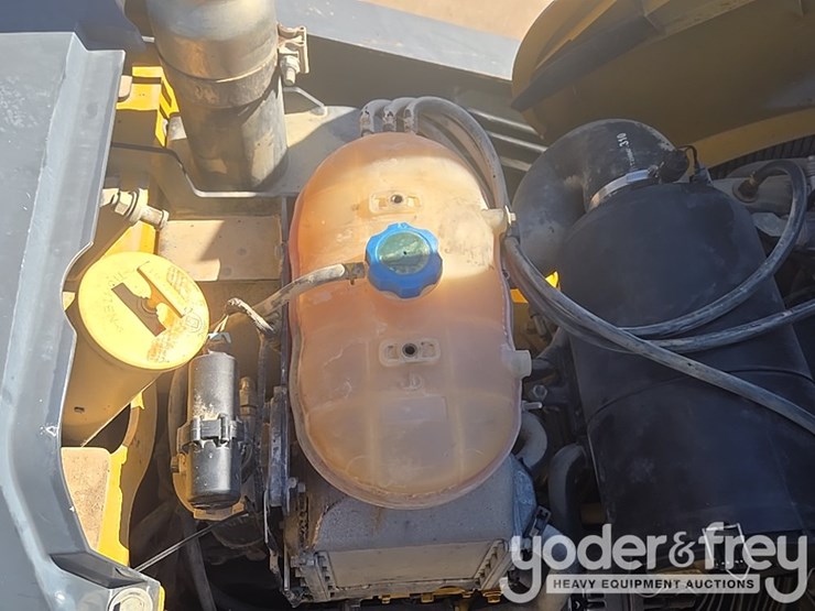 2010-deere-310sj-image-60